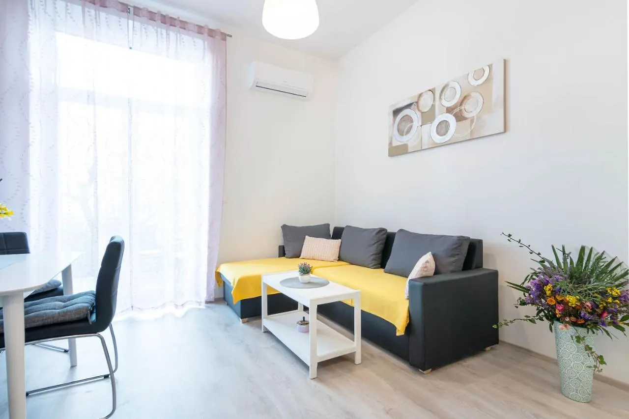 Επικοινωνία με το Apartment Ana